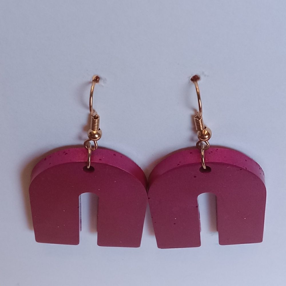5/$50 Magenta arch resin earrings